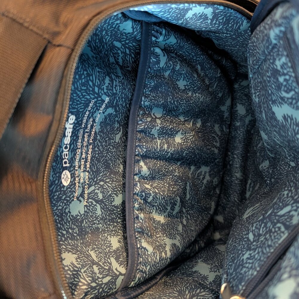 Pacsafe Metrosafe LS350 Anti-Theft 15L Backpack – Econyl Black (Eco-Friendly) - Picture 5 of 6